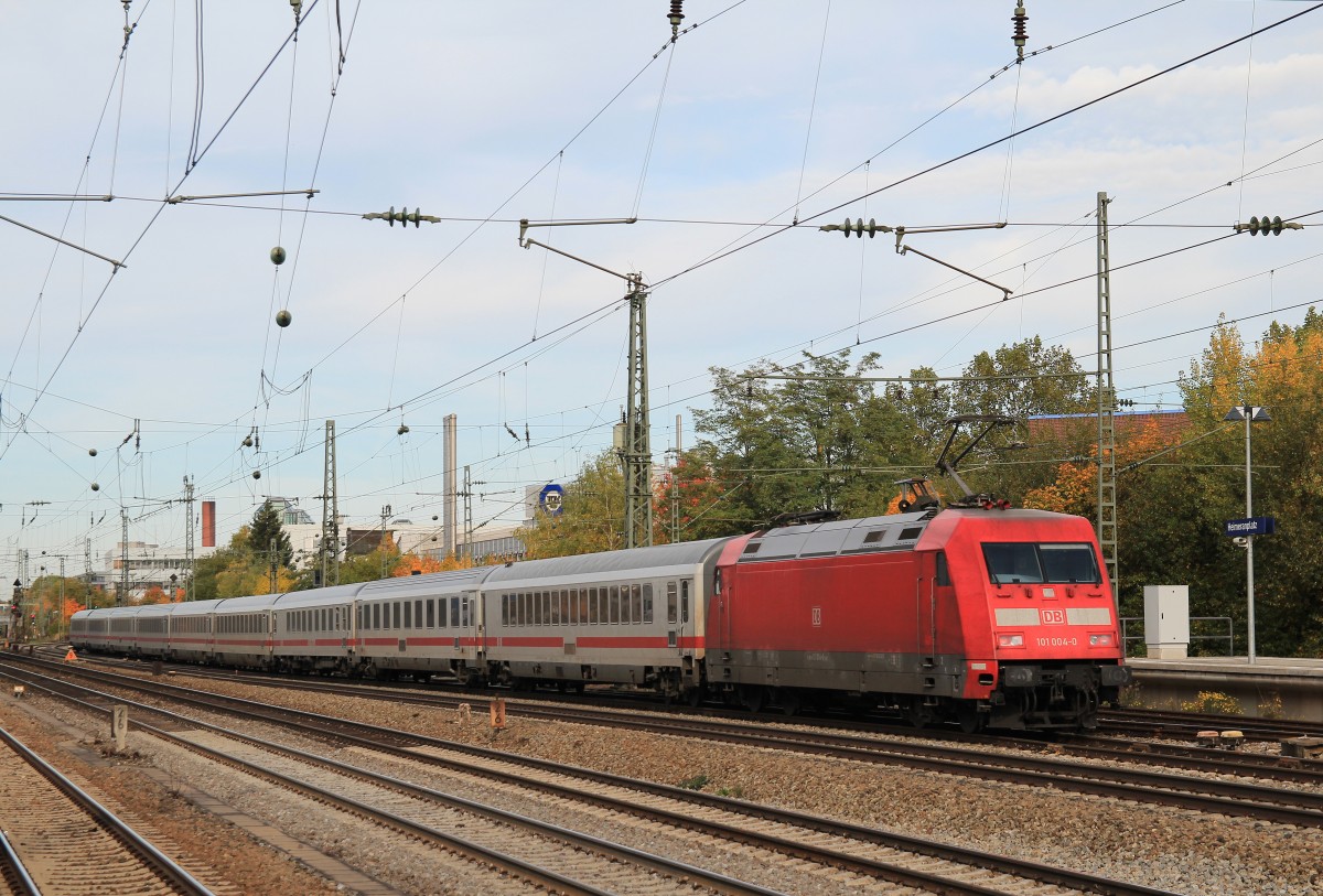 101 004-0 am 21. Oktober 2013 in Mnchen-Heimeranplatz auf dem Weg zum Hauptbahnhof.