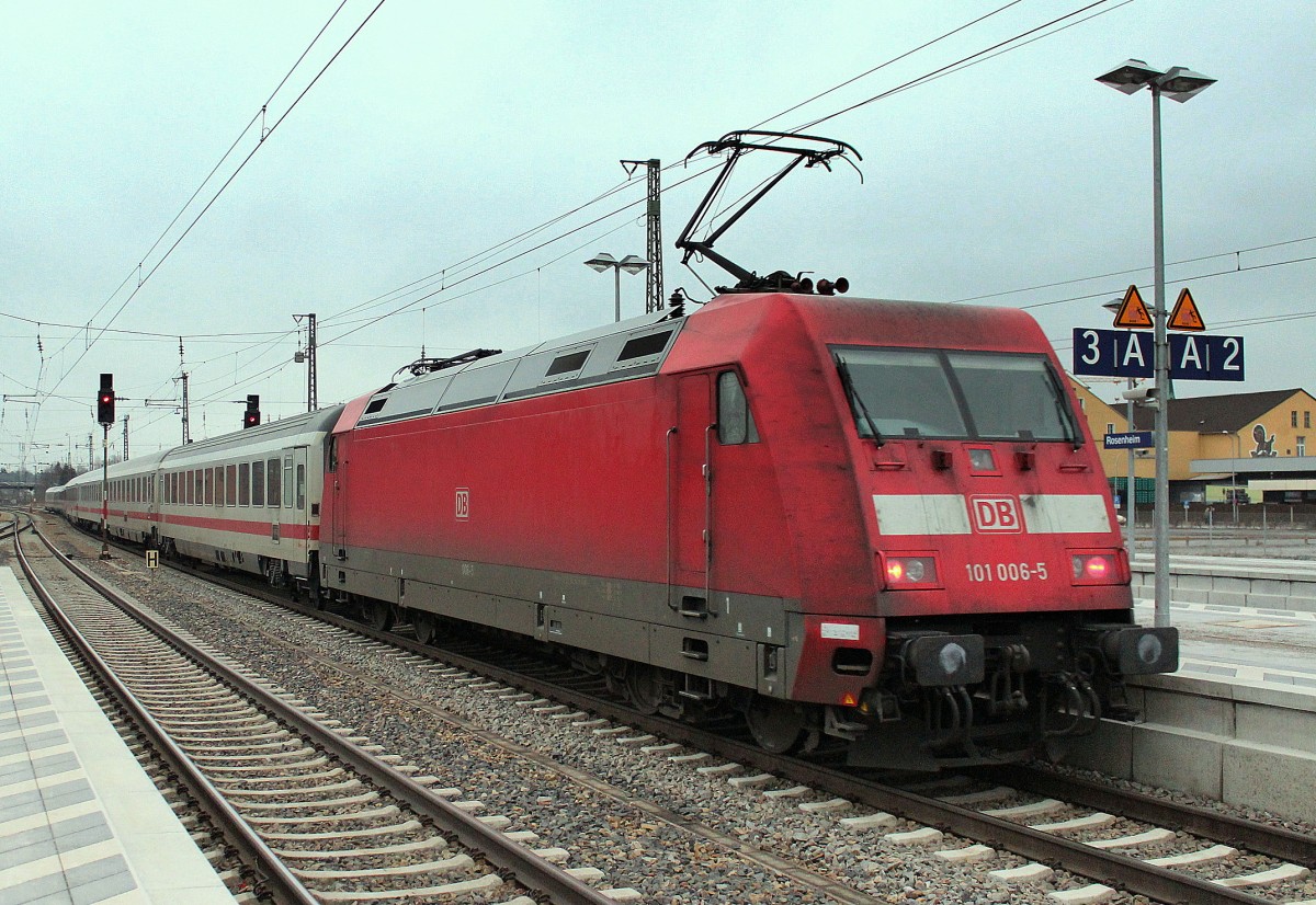 101 006-5 am 25. Februar 2012 im Bahnhof von Rosenheim.