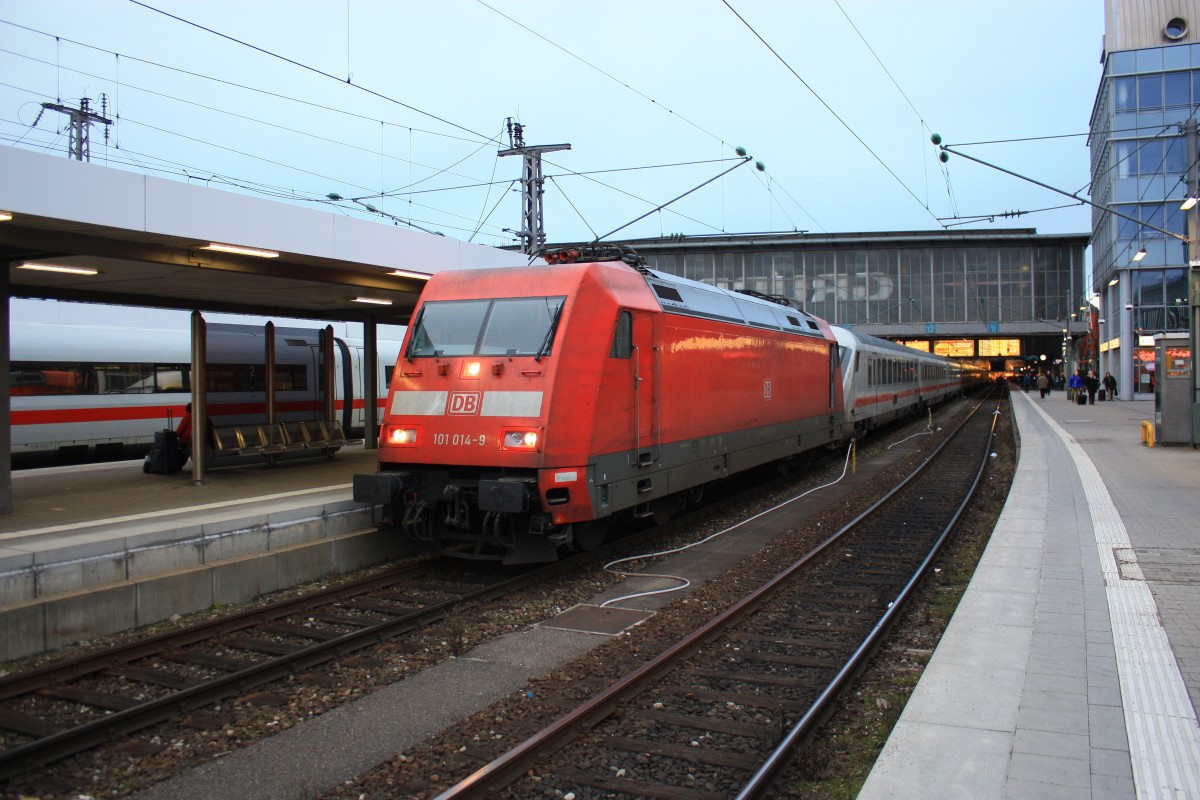 101 014-9 steht am 3. Januar 2014 im Mnchner Hauptbahnhof.