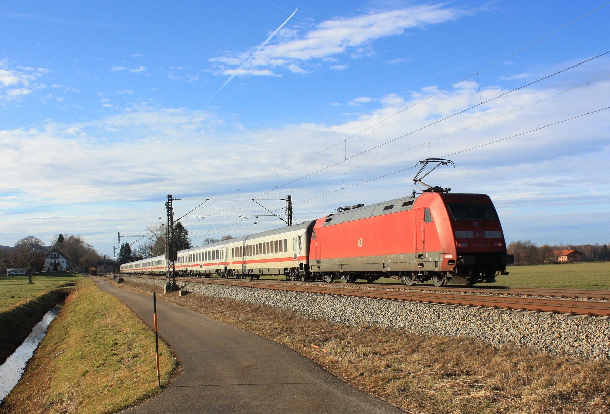 101 022-2 am 22. Dezember 2013 auf dem Weg nach Salzburg bei bersee am Chiemsee.