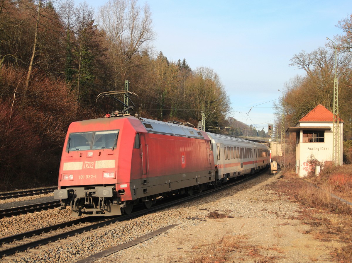 101 032-1 am 2. Dezember 2013 im Bahnhof von Assling.