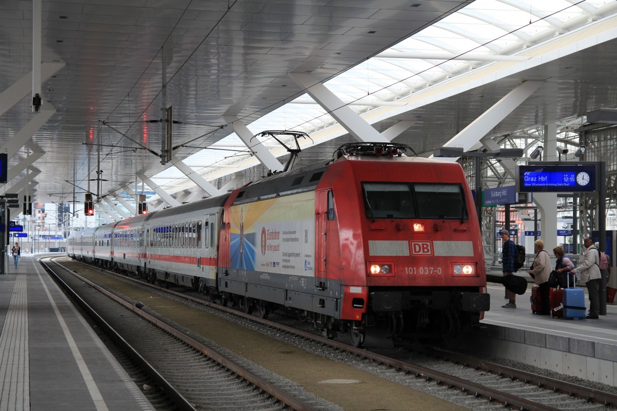 101 037-0  Eisenbahner mit Herz  am 14. Juni 2014 im Salzburger Hauptbahnhof.