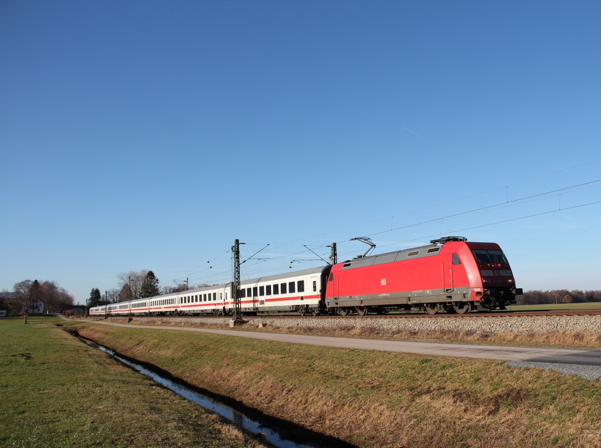 101 040-4 auf dem Weg nach Salzburg am 23. Dezember 2015 bei bersee.