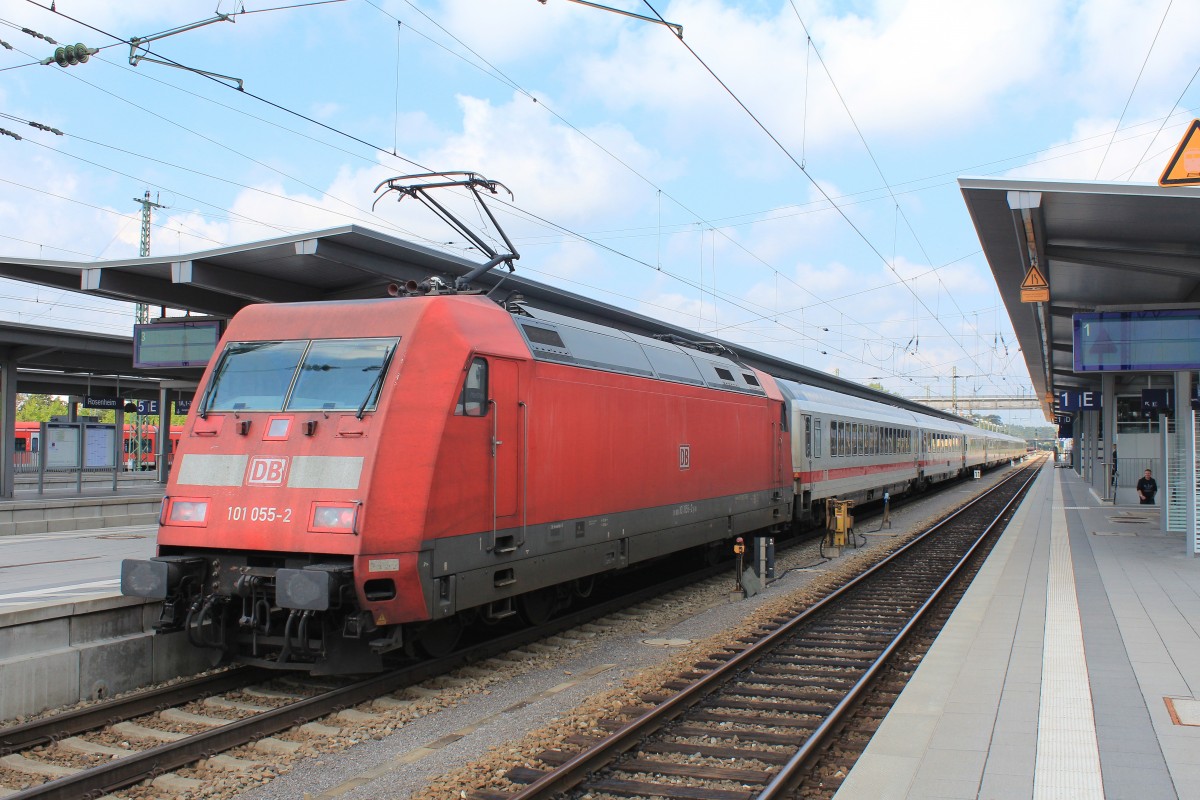 101 055-2 am 25. August 2013 im Bahnhof von Rosenheim.