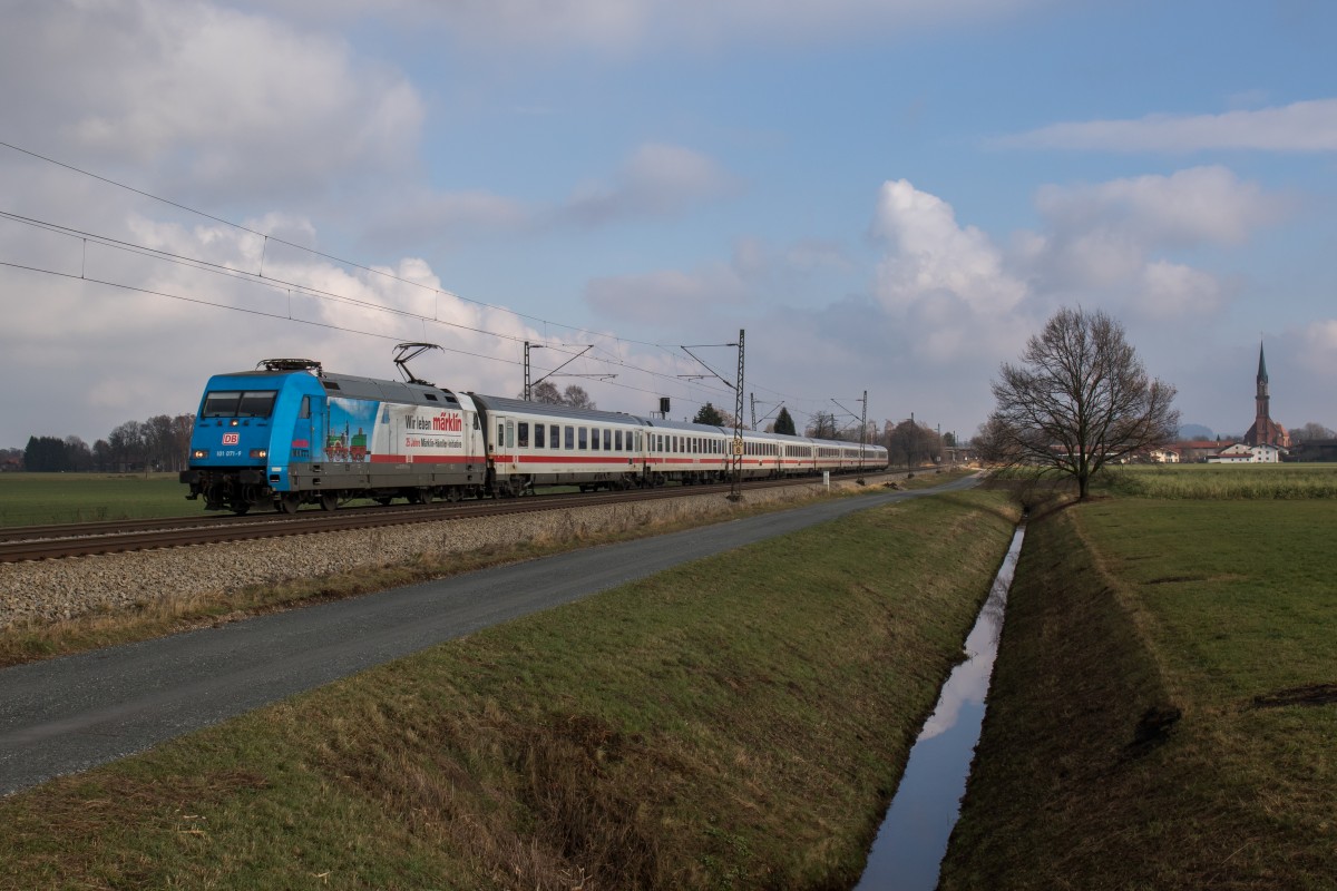 101 071-9 die  Mrklin-Lok  am 27. November 2015 aus Salzburg kommend bei bersee am Chiemsee.