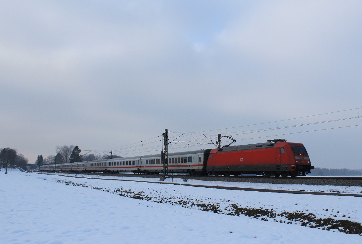 101 072- mit einem EC am 26. Januar 2013 bei bersee am Chiemsee.