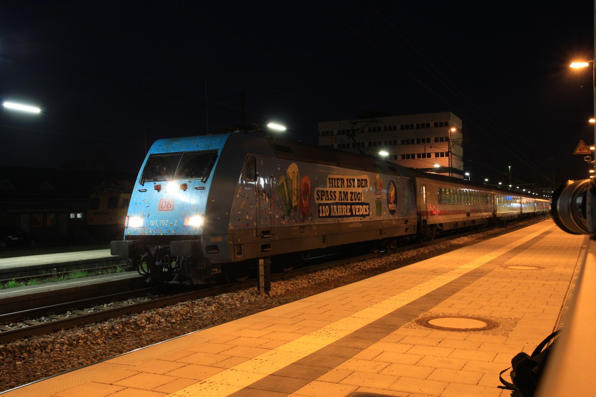 101 102-2 die  110 Jahre VEDES  am 13. April 2014 im Bahnhof von Traunstein.