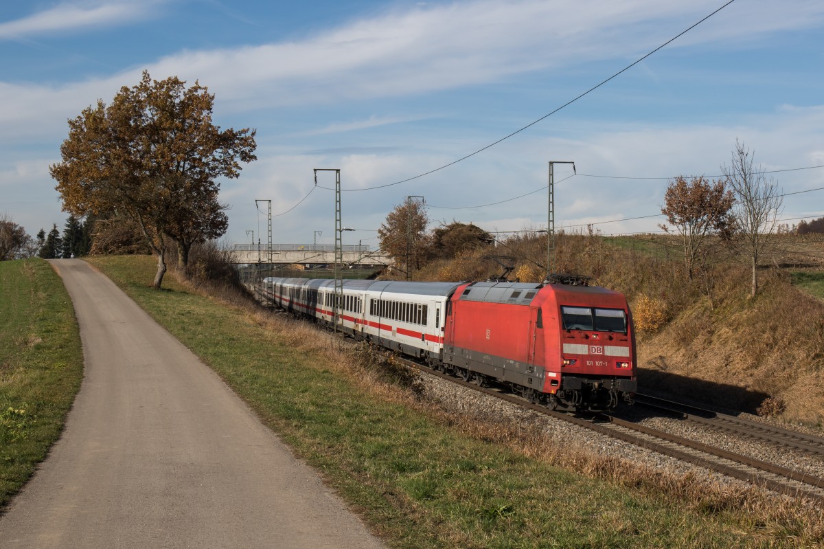 101 107-1 am 13. November 2015 auf dem Weg nach Salzburg bei Stra.