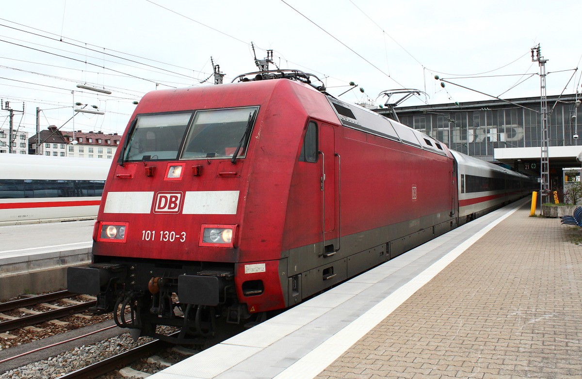 101 130-3 bei der Ausfahrt aus dem Mnchner Hauptbahnhof am 9. April 2012.