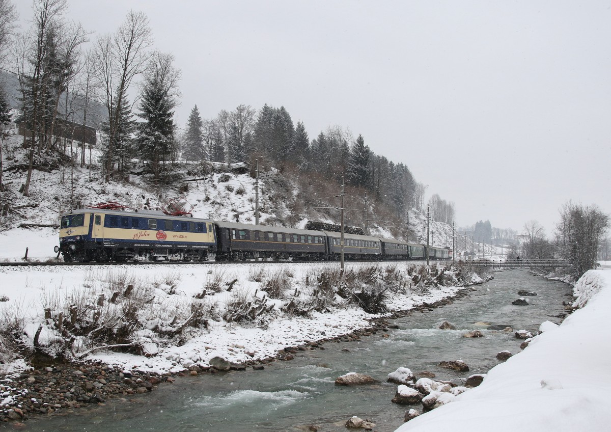 1010.15 war am 24. Januar 2015 mit einem Sonderzug der  ÖGEG  nach Kitzbühel unterwegs. Aufgenommen kurz vor St. Johann/Tirol.