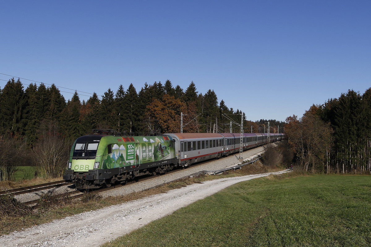 1016 020  Klimaschutz  schob am 10. November 2018 den EC 113 bei Grabensttt in Richtung Salzburg.