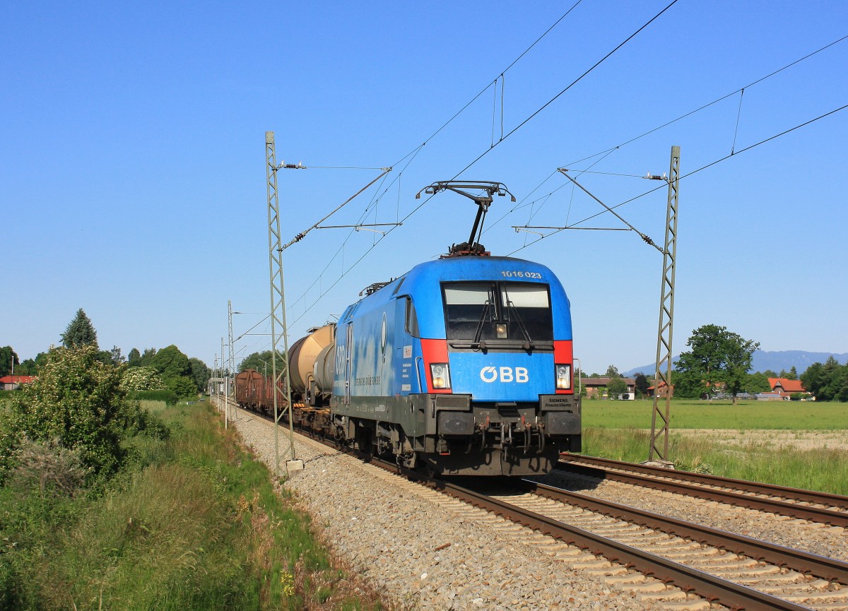 1016 023-2  ÖBB Grüne Schiene  erwischten wir zum letzten Mal am 7. Juni 2014 bei Übersee.
