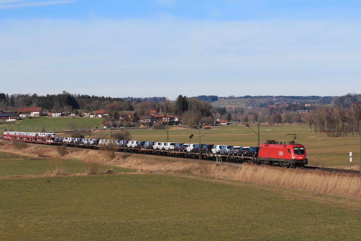 1016 034-1 ist mit einem Autozug am 15. Februar 2014 bei Bernau in Richtung Salzburg unterwegs.