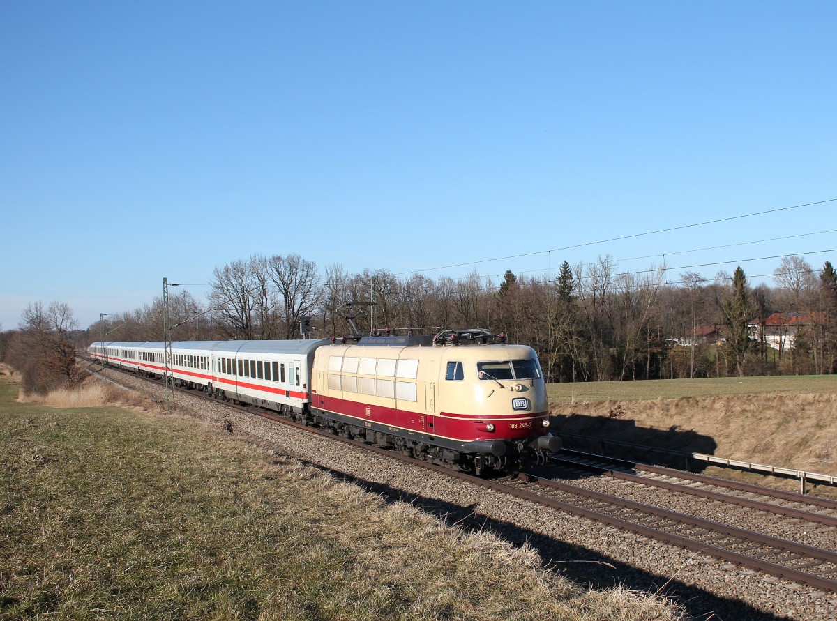 103 245-7 war am 7. Mrz 2015 von Mnchen nach Innsbruck unterwegs, aufgenommen bei Hilperting.