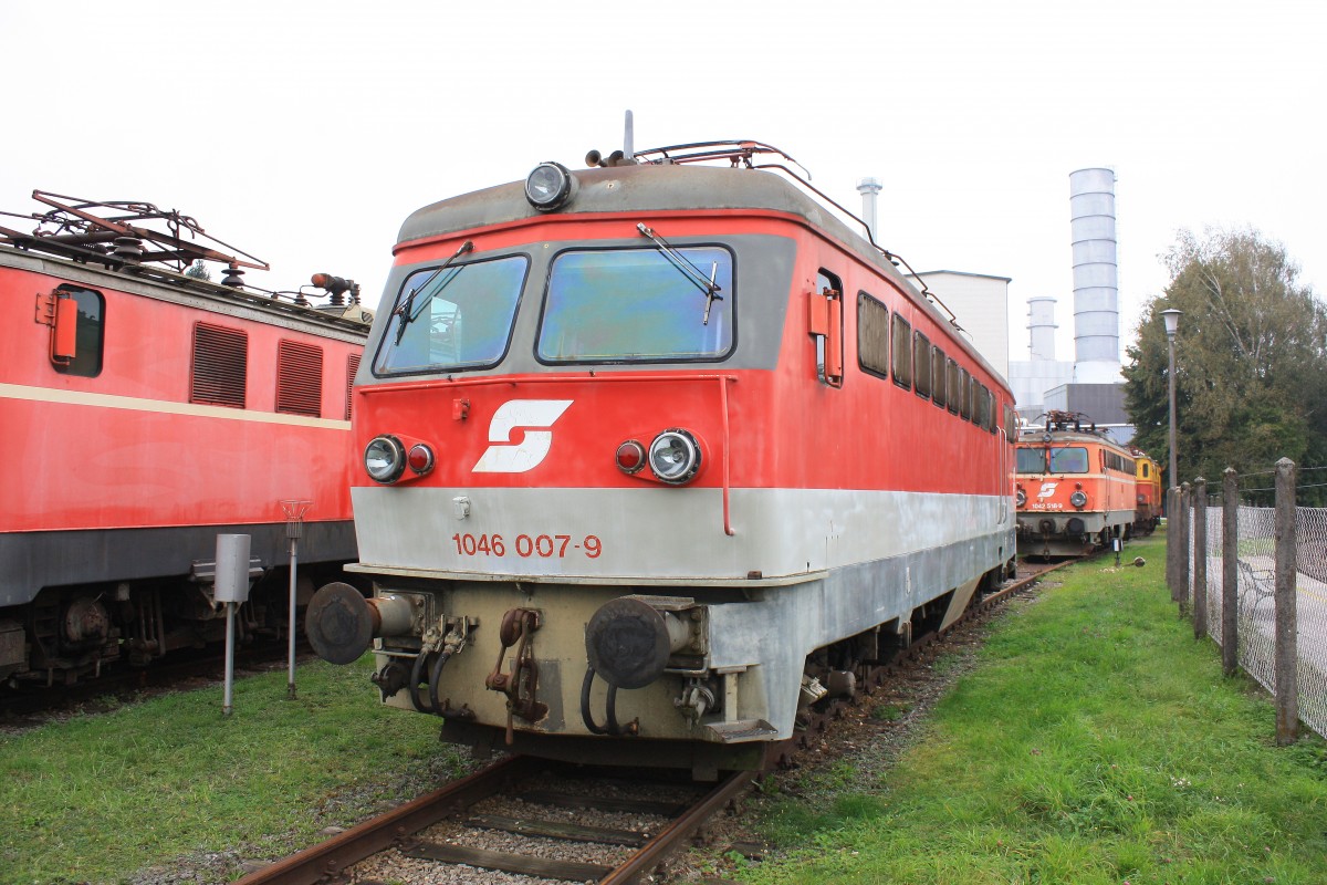 1046 007-9 ist in Timmelkam abgestellt, aufgenommen ebenfalls am 4. Oktober 2014.