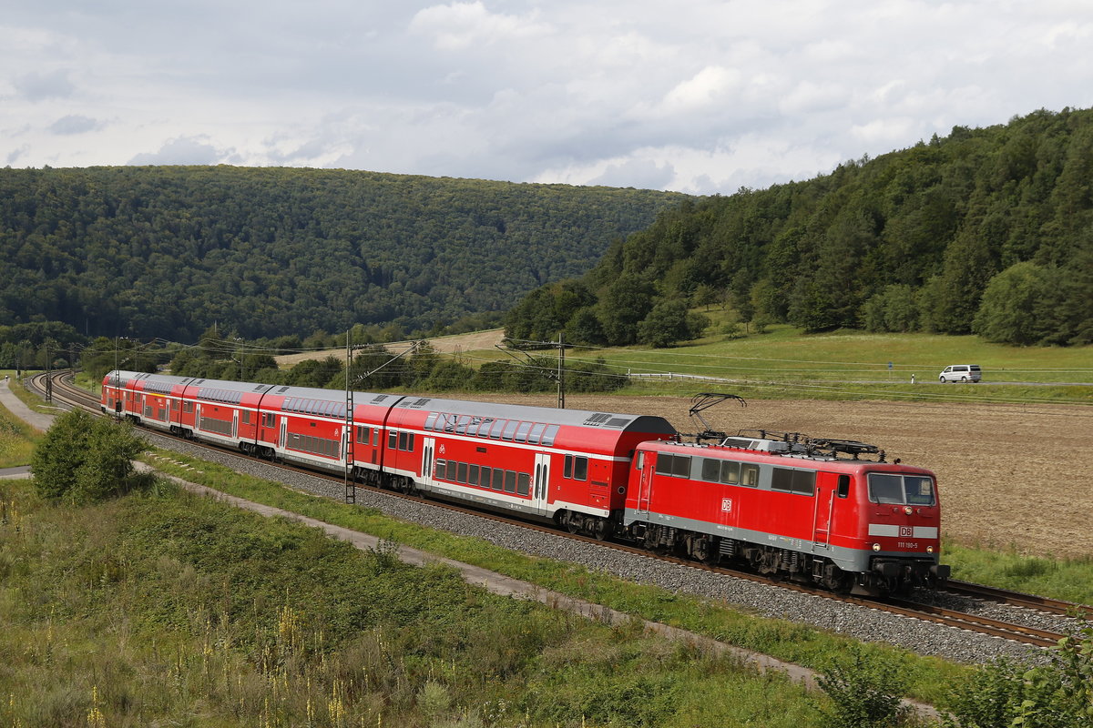 111 190-5 war am 18. August 2017 bei Harrbach mit einem Regionalzug in Richtung Wrzburg unterwegs.