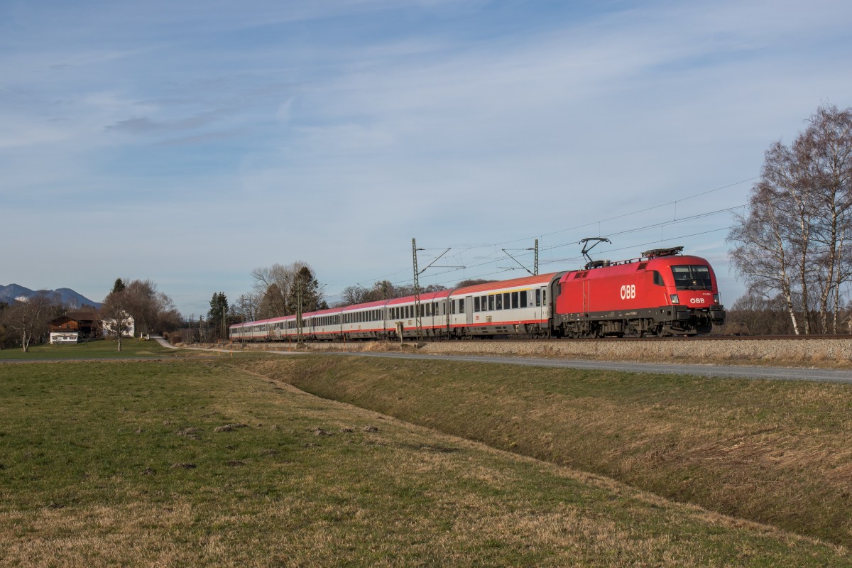 1116 036-5 auf dem Weg nach Salzburg am 12. Februar 2016 bei bersee am Chiemsee.
