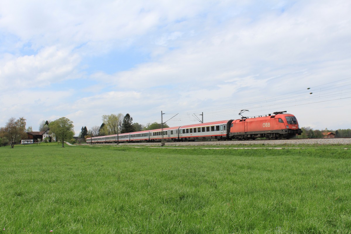 1116 040-7 war am 27. April 2013 bei bersee am Chiemsee auf dem Weg nach Salzburg.