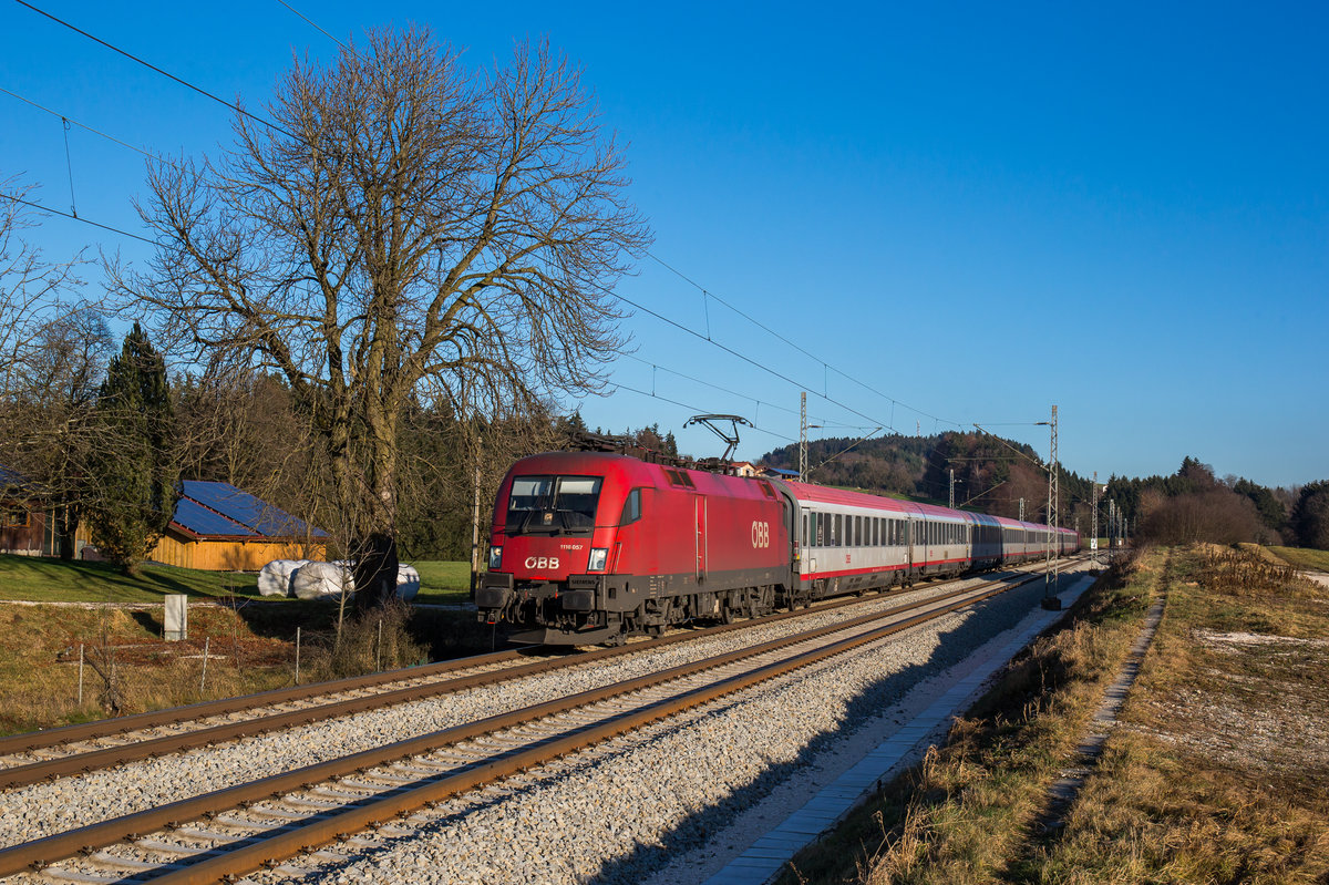 1116 057 aus Salzburg kommend am 29. Dezember 2016 bei Grabensttt.