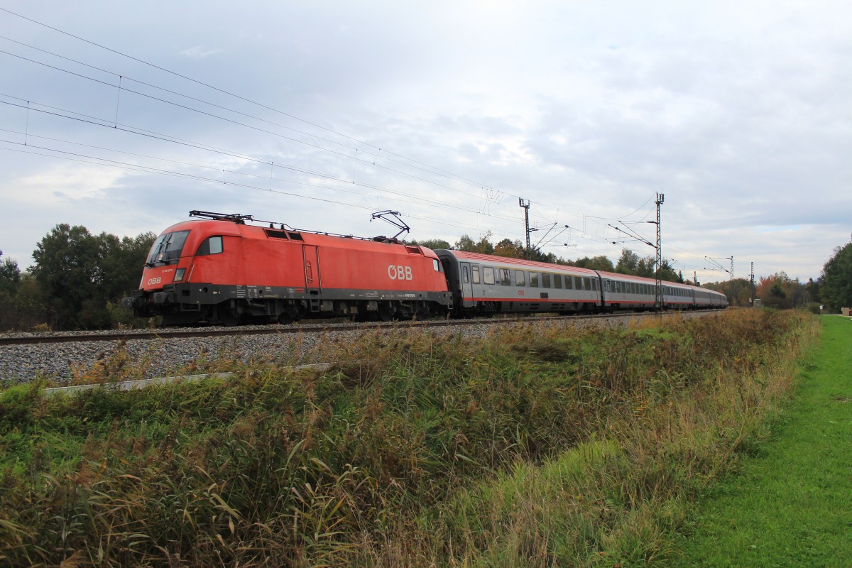 1116 072-0 auf dem Weg nach Mnchen am 12. Oktober 2012 bei Bernau am Chiemsee.