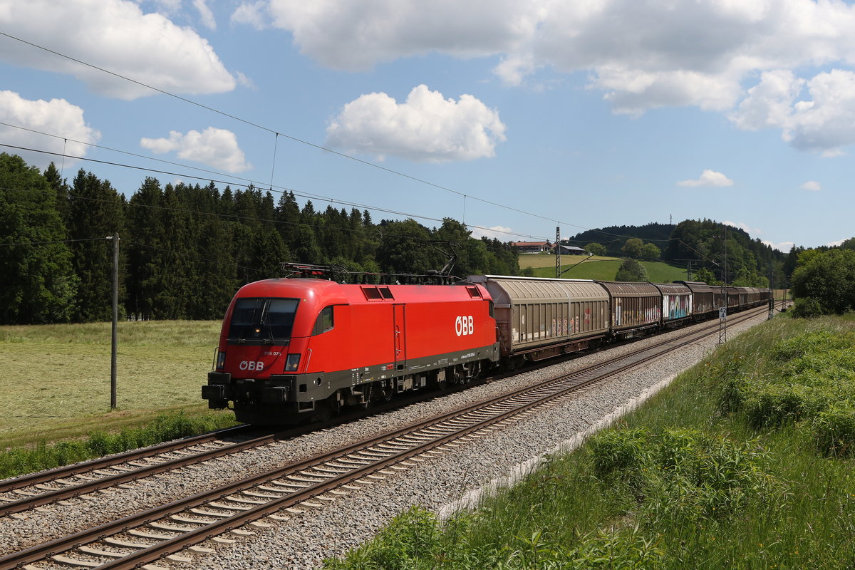 1116 078 mit einem Schiebewandwagenzug auf dem Weg nach Mnchen am 2. Juni 2020 bei Grabensttt.