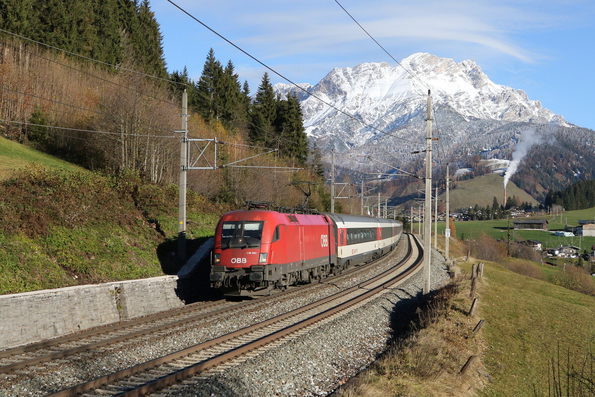1116 081 war mit einem  IC  am 23. November 2023 bei Pfaffenschwend auf dem Weg nach Innsbruck.