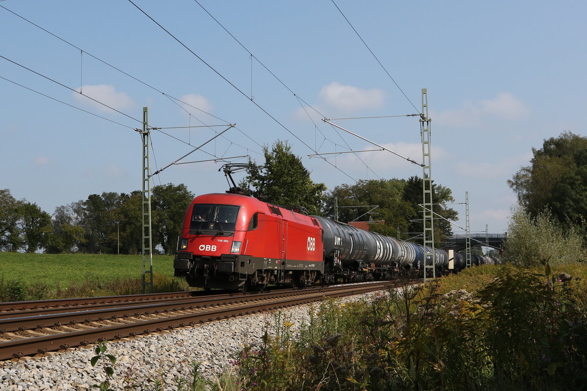 1116 095 mit einem Kesselwagenzug aus Salzburg kommend am 21. September 2020 bei bersee am Chiemsee.