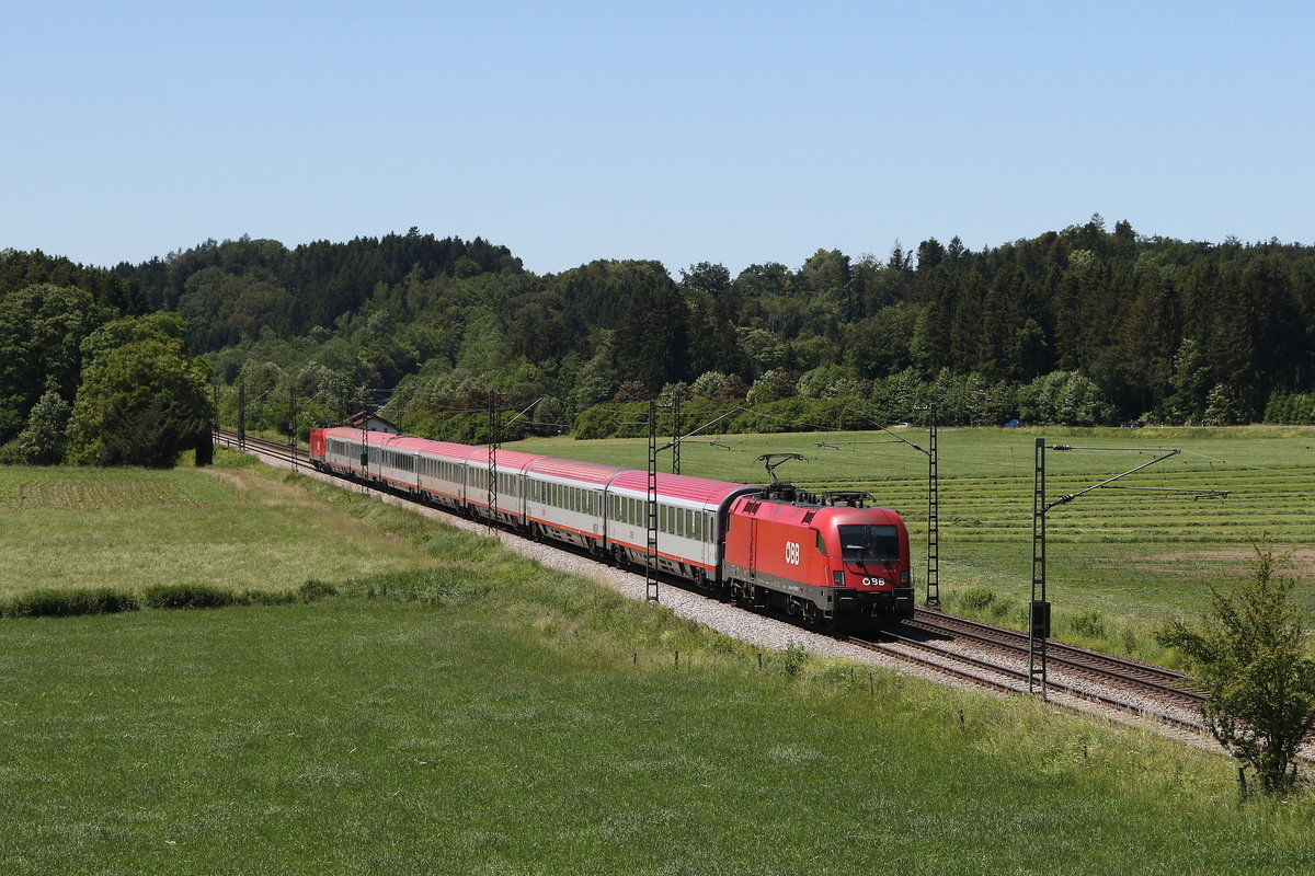 1116 097 mit einem  EC  aus Mnchen kommend am 12. Juni 2020 kurz vor Bad Endorf.