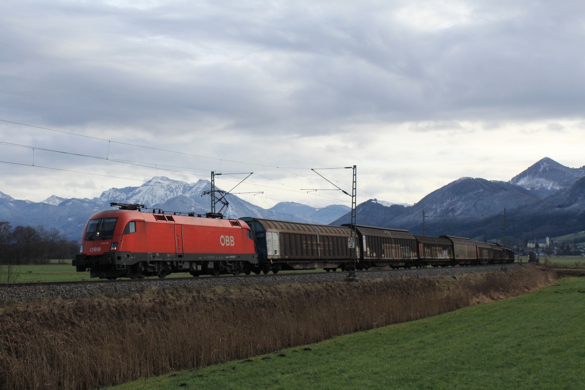 1116 120-7 am 2. Januar 2013 mit einem Gterzug aus Salzburg kommend in Weisham.