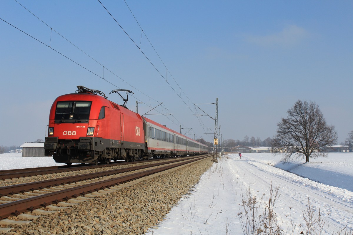 1116 124-9 aus Salzburg kommend am 26. Januar 2013 bei bersee am Chiemsee.