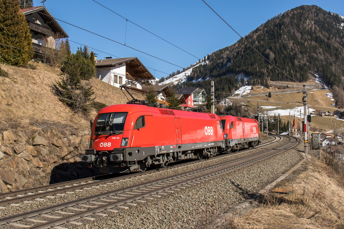 1116 131-4 und 1016 031-7 waren am 19. Mrz 2016 bei St. Jodok auf dem Weg nach Innsbruck.