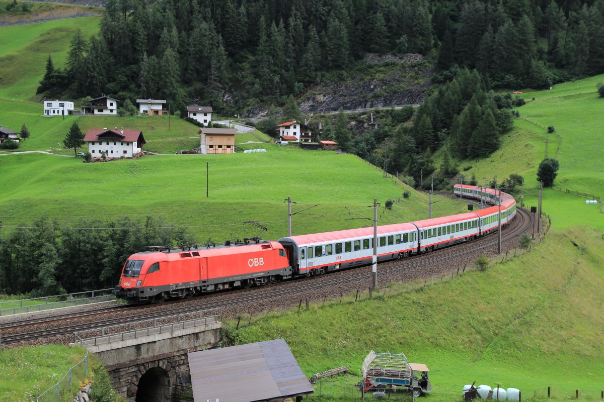 1116 134-8 in Richtung Brenner fahrend am 5. August 2014 bei St. Jodok.