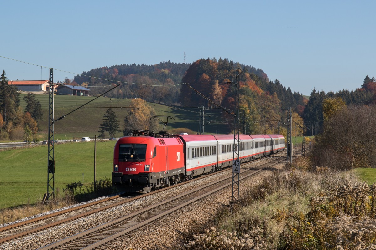 1116 134 mit einem Korridorzug aus Salzburg kommend am 31. Oktober 2015 bei Grabensttt.
