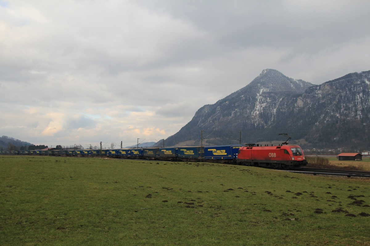 1116 135-3 war mit dem  Walterzug  am 25. Januar 2014 bei Oberaudorf in Richtung Kufstein Unterwegs.