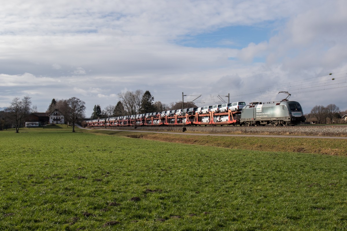 1116 141-3 der  Siemens-Taurus  war mit einem Autozug am 5. Februar 2016 bei Weisham in Richtung Salzburg unterwegs.