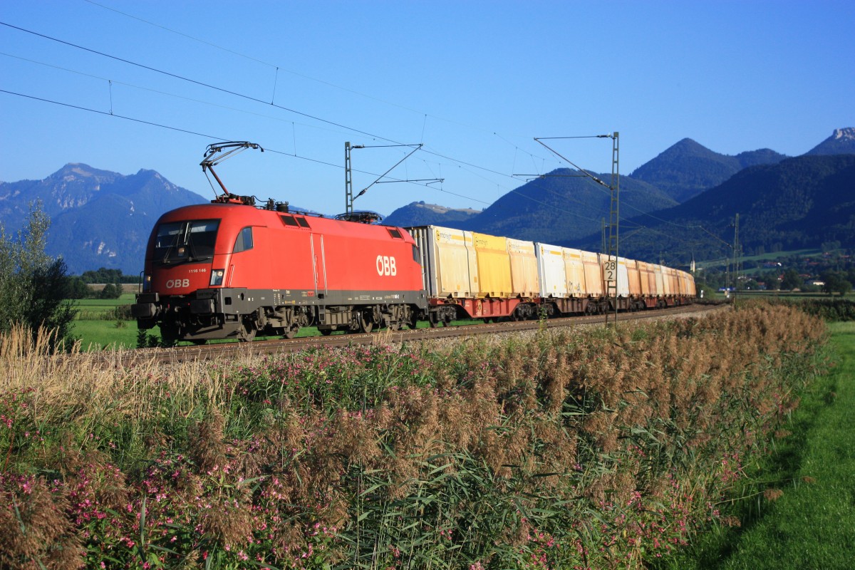 1116 146-2 mit einem Containerzug aus Salzburg kommend am 4. September 2013 bei Weisham.