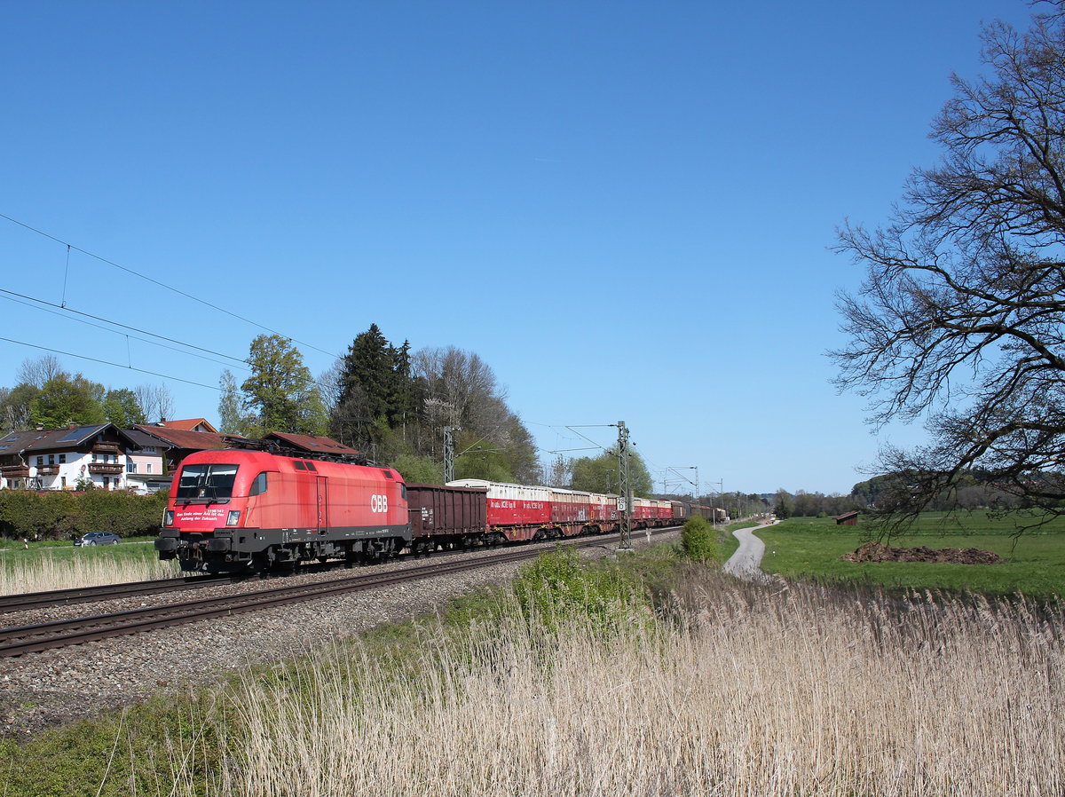 1116 147-0 war am 29. April 2016 bei Weisham mit einem Gterzug auf dem Weg nach Salzburg.