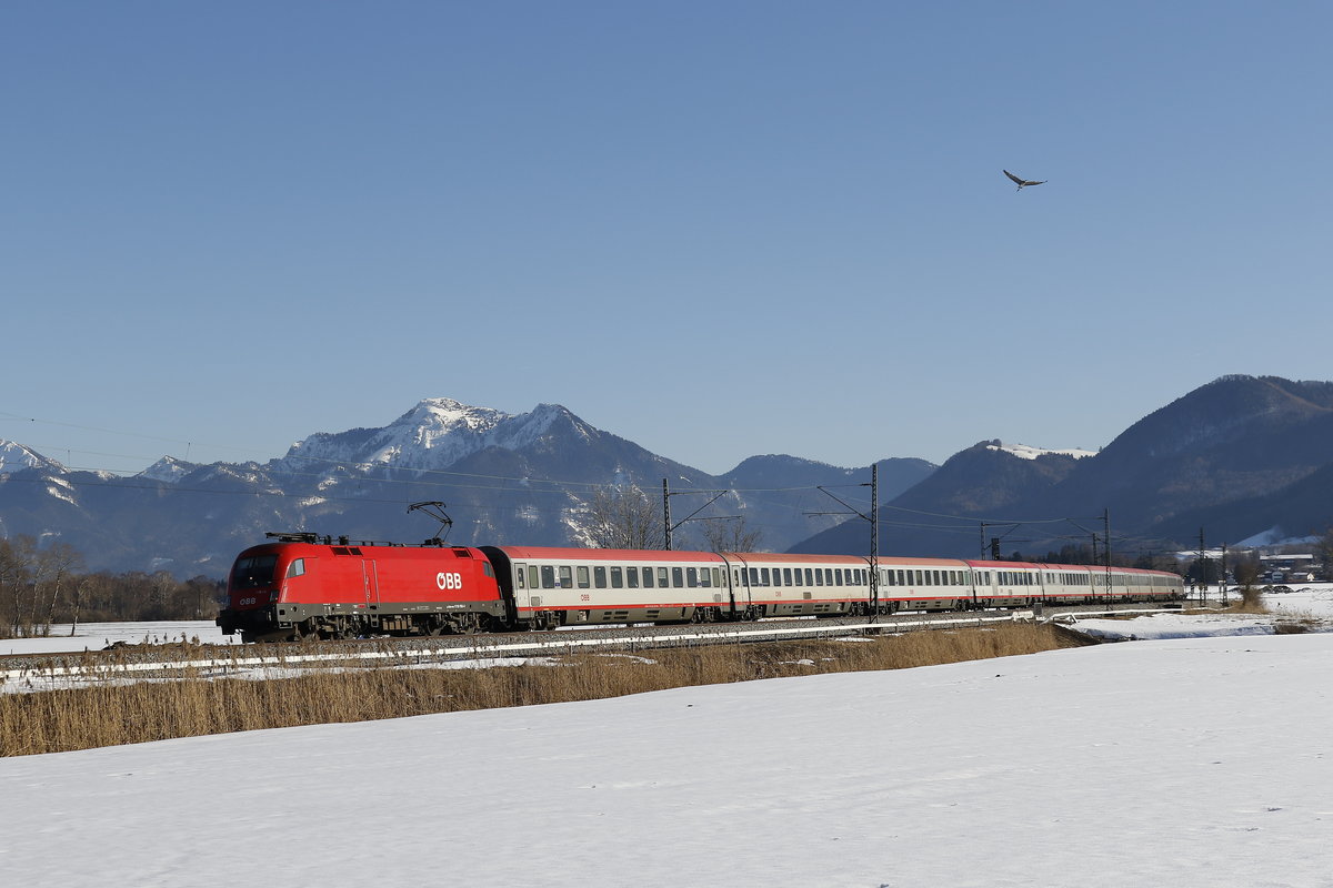 1116 150 mit einem  EC  aus Salzburg kommend am 15. Februar 2019 bei Bernau am Chiemsee.