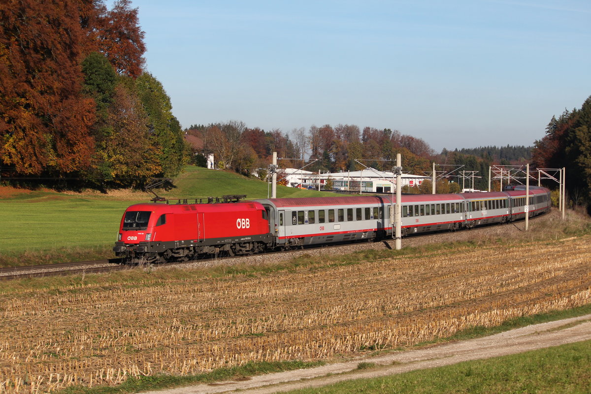 1116 151 aus Salzburg kommend am 31. Oktober 2016 bei Traunstein.