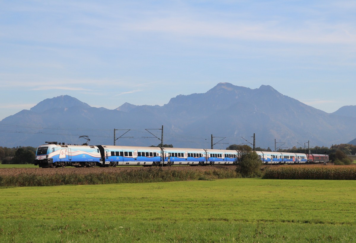 1116 152 mit dem  Ski Austria Rail Jet  am 12. Oktober 2014 bei Bernau am Chiemsee.