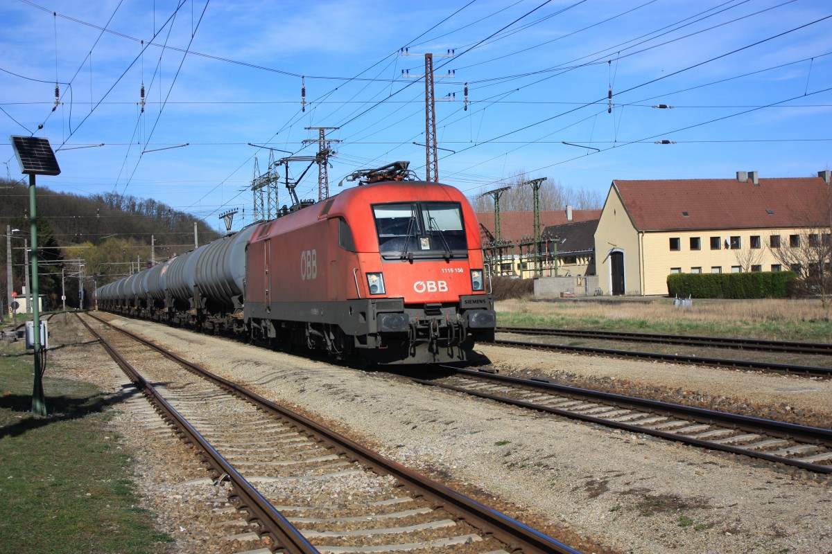 1116 156-1 mit einem Kesselwagenzug am 20. Mrz 2014 in Viehofen.