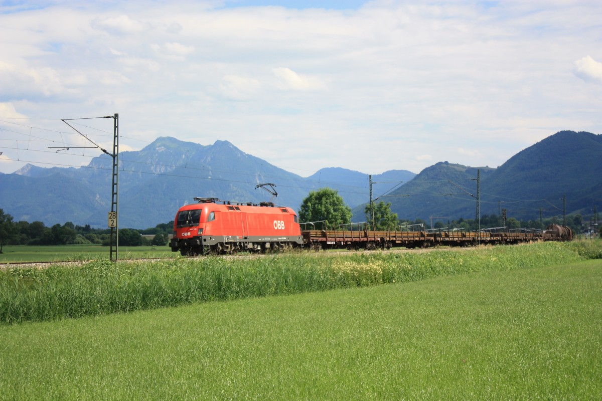 1116 159-5 mit einem gemischten Gterzug am 27. Juni 2014 bei Weisham.