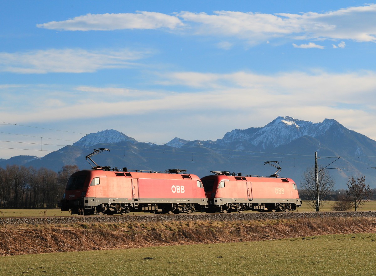 1116 185-8 und 1116 094-4 waren am 28. Dezember 2013 bei Weisham in Richtung Salzburg unterwegs.