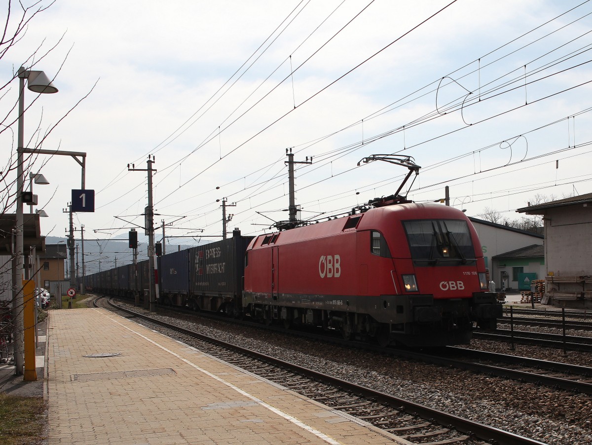 1116 186-8 bei der durchfahrt des Bahnhofs von Böheimkirchen am 17. März 2015.