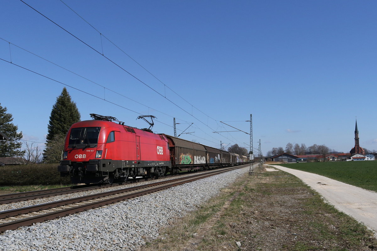 1116 187 mit einem Schiebewandwagenzug aus Salzburg kommend am 23. Mrz 2020 bei bersee.