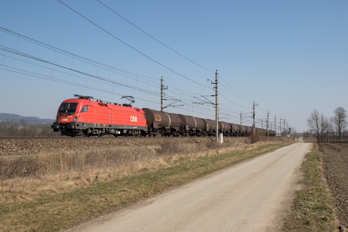 1116 191-8 mit einem Kesselwagenzug aus St. Plten kommend am 18. Mrz 2015 bei Grosierning.