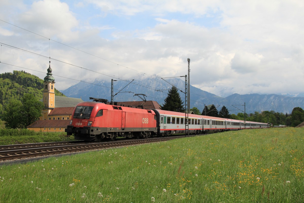 1116 192-6 war am 2. Mai 2014 bei Oberaudorf in Richtung Rosenheim unterwegs. 