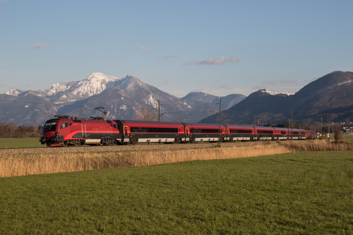 1116 216-3 an der Spitze einer  Railjet-Doppelgarnitur  am 7. April 2015 aus Salzburg kommend bei Weisham.