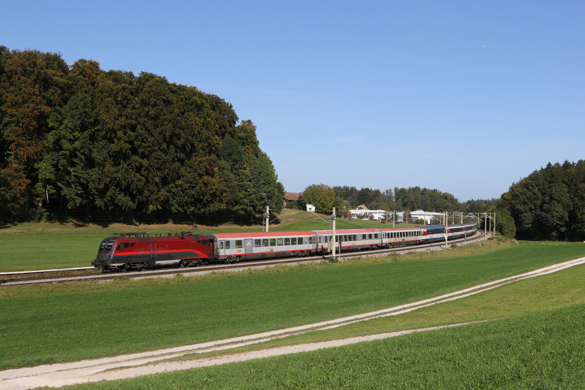 1116 222 mit dem  TRANDSALPIN  aus Salzburg kommend am 11. Oktober 2023 bei Axdorf.