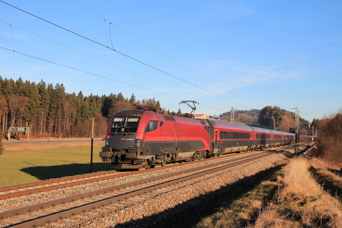 1116 223-9 bei Bergen im Chiemgau am 21. Dezember 2013.